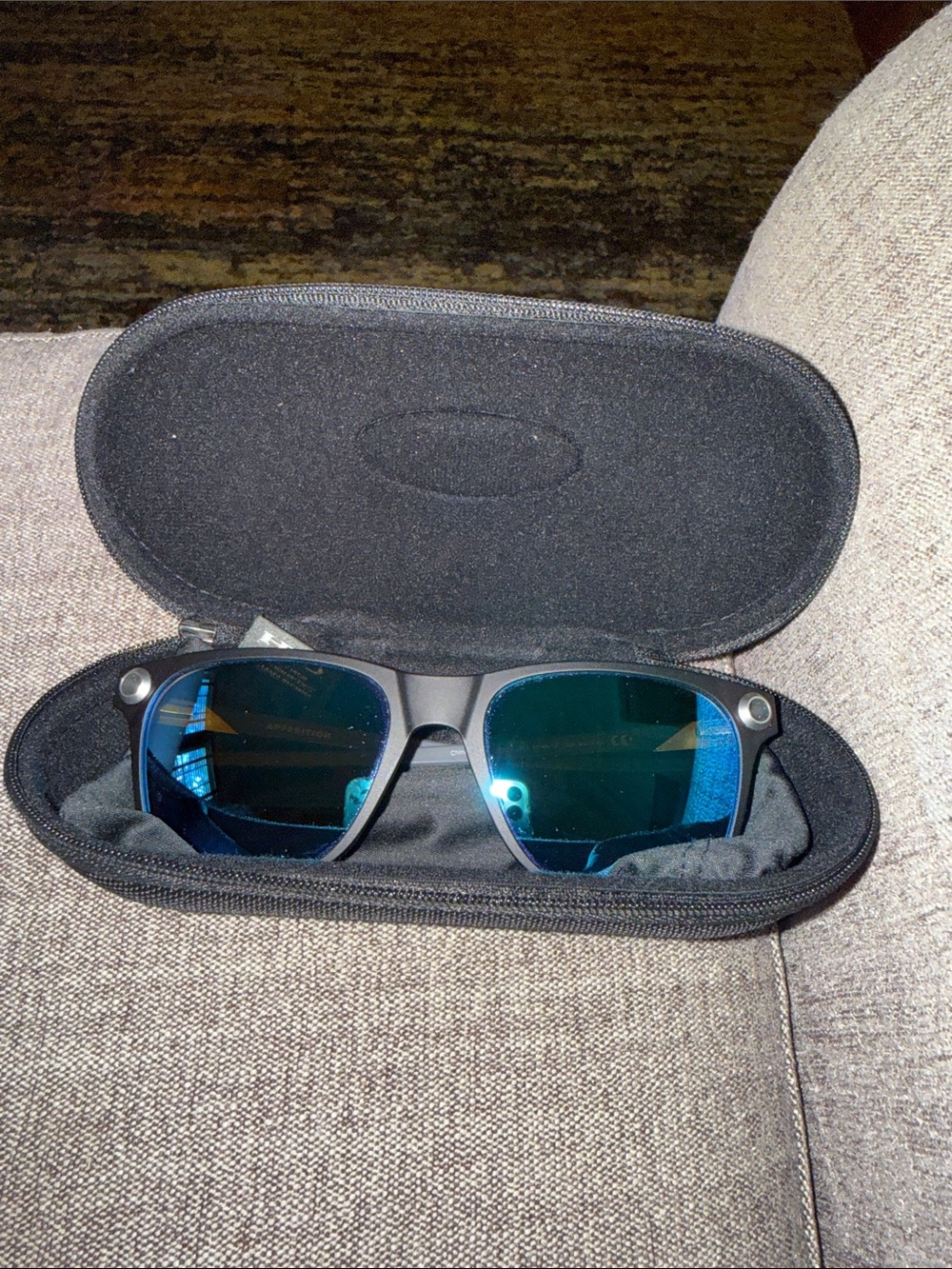 Oakley Men's Polarized Sunglasses Matte Black Frame with Blue Mirrored Lenses